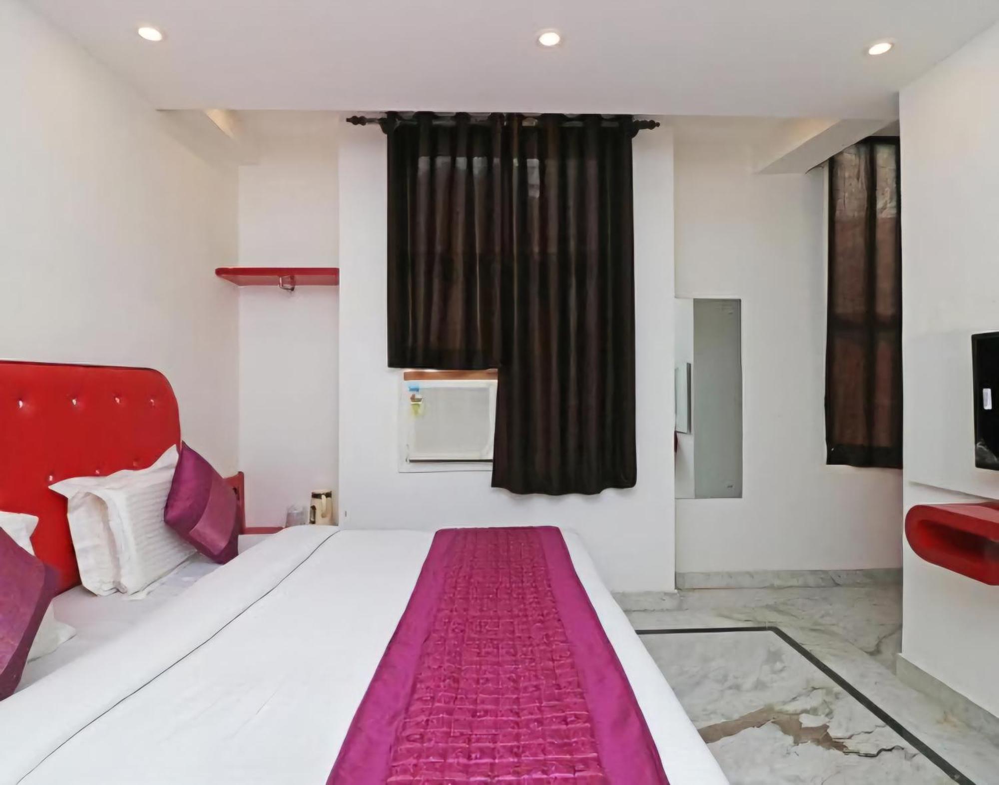 Hotel Leo Continental 뉴델리 외부 사진